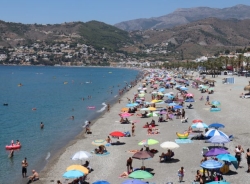 Las playas de Almuñécar y La Herradura ofrecieron este domingo la mejor imagen desde que comenzó el verano