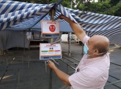 Este viernes 3 de julio ha reabierto el Mercadillo Semanal de Almuñécar con la mitad de los puestos