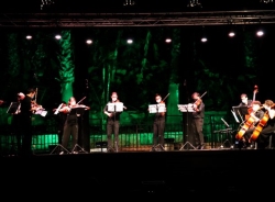 La Orquesta de Cámara Mediterránea ofreció un bello concierto en el parque El Majuelo de Almuñécar