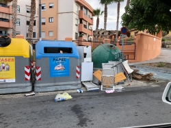 El Ayuntamiento de Motril refuerza la campaña para acabar con los depósitos de enseres en las calles de la ciudad