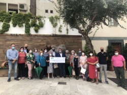 Órgiva entrega a la AECC de Granada casi 4000 euros recaudados en la actividad Caminando contra el Cáncer