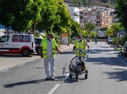 Almuñécar lleva a cabo una campaña de señalización de tráfico desde Cabria hasta Las Góndolas