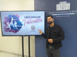 El Área de Juventud impulsa la ‘Lanzadera de Talentos’ que dirigirá el artista motrileño Javi Mota
