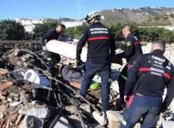 Bomberos de Almuñécar realizan un simulacro de búsqueda de personas y la presentación del Método Arcón para ello