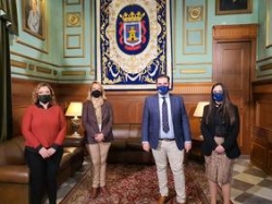 La alcaldesa destaca el perfil humano y profesional de Sebastián Linde como finalista al premio 'Autónomo del año'