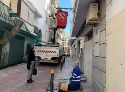 Almuñécar mejora la iluminación de la calle Alfredo Velasco y entorno