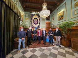 La alcaldesa ensalza el espíritu de servicio durante la entrega de medallas del cuerpo de extinción de incendios