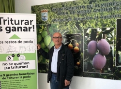 El Ayuntamiento de Almuñécar presenta una campaña para triturar la poda y no quemarla