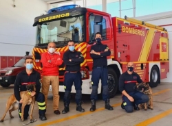 El Parque de Bomberos de Almuñécar pone en servicio una Unidad Canina de Rescate