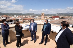 El presidente visita el Centro de Interpretación “Torre de la Alquería” de Huétor Tájar y la cooperativa de espárragos Centro Sur