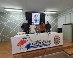 La alcaldesa reafirma el compromiso municipal hacia la proyección del atletismo como deporte estrella local