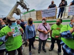 La alcaldesa reitera el máximo apoyo del Gobierno Local al sector pesquero motrileño en la defensa de su futuro