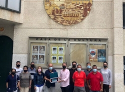 El director de la Biblioteca Municipal de Almuñécar es homenajeado por sus compañeros de la Casa de la Cultura con motivo de su jubilación