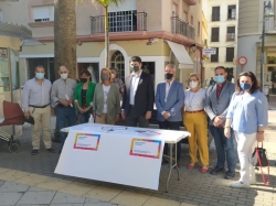El Partido Popular de Motril ha recogido firmas contra los indultos que pretende poner el marcha el presidente del Gobierno