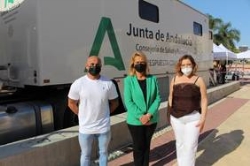 La Junta de Andalucía refuerza la vacunación en Motril con un punto móvil adicional junto al Pabellón de Deportes