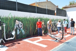 El Ayuntamiento construye un parque junto a la plaza de la Libertad de Lobres y lo dota de aparatos biosaludables