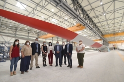 El presidente de la Diputación visita la empresa Eblades Technology, dedicada a la fabricación de palas para aerogeneradores
