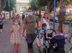 Almuñécar apoya al sector de feriantes con un ferial en el que participan 40 familias