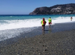 El servicio de Socorristas de Playa y Policía Local rescatan a 4 bañistas frente a la playa San Cristóbal de Almuñécar