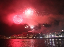 Unos intensos y simbólicos fuegos artificiales pusieron el broche final a las fiestas patronales de Almuñécar