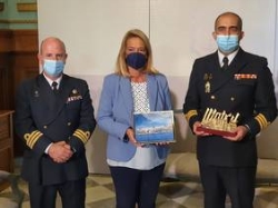 La alcaldesa ensalza la presencia en Motril de la fragata Reina Sofía en el 450 aniversario de la Batalla de Lepanto
