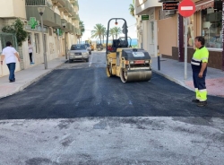 Almuñécar y La Herradura mejoran una veintena de viales públicos con una campaña de bacheo y asfaltado