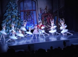 El Ballet Nacional Ruso conquistó Almuñécar con la obra “El Cascanueces”