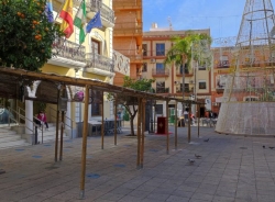 Los residentes extranjeros de Almuñécar inauguran este viernes el Mercadillo Navideño