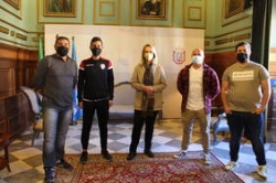 La alcaldesa ejemplifica en el joven árbitro Izan Barbero Jerónimo los valores esenciales del deporte