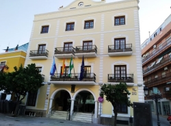 El pleno del Ayuntamiento de Almuñécar se solidariza con las familias del pesquero Villa de Pintanxo y la condena de la invasión de Rusia a Ucrania