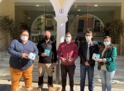 El Ayuntamiento de Almuñécar hace entrega de casi medio millar de mascarillas FFP2 a las bandas locales de música