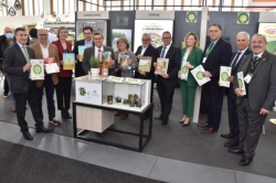 Diputación participa junto a 10 cooperativas granadinas en la feria Fruit Logística de Berlín