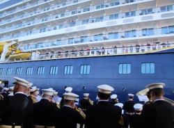 Varios grupos de cruceristas del Spirit of Discovery que llegó a Motril visitaron Almuñécar
