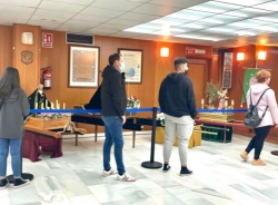Almuñécar expone los tronos de la Semana Santa infantil sexitana que sacan a la calle “Los Macarenos”.