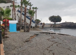 Costas lleva a cabo vertido de arena en las playas de Velilla y Cotobro de Almuñécar afectadas por los últimos temporales