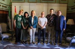 La alcaldesa recibe a los actores del Aguacate Film Festival que se celebra estos días en Motril
