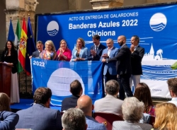El destino Almuñécar – La Herradura recibe las seis Banderas Azules 2022 de manos de Juan Marín