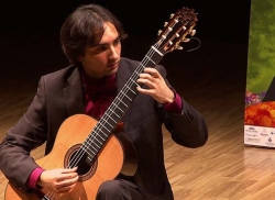 El guitarrista canario Luis Alejandro García Pérez cerrará la temporada de conciertos de Juventudes Musicales de Almuñécar