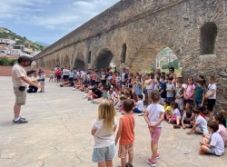 El Colegio de Arcos de Torrecuevas asistió hoy a una muestra de animales mamíferos y cetrería