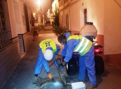La campaña de tratamiento y fumigación en el alcantarillado llega esta semana a La Herradura