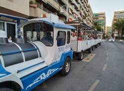 El tren turístico “Trópico Express” echa andar este viernes por los paseos de Almuñécar