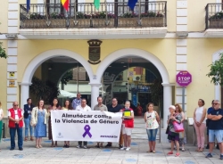 Almuñécar guarda cinco minutos de silencio por las víctimas de Violencia de Género