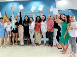 Almuñécar clausura el curso de español a 14 personas ucranianas de acogida en el municipio