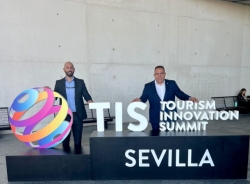 El destino Almuñécar La Herradura refuerza su estrategia de digitalización en el Congreso de Innovación aplicada al Turismo (TIS) en Sevilla
