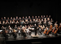 La Joven Orquesta Mediterránea y el Coro de Ópera de Granada cosecharon anoche un éxito rotundo en Almuñécar con el concierto del Réquiem de Mozart