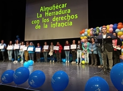 Almuñécar ha celebrado este lunes el acto destacado del Día de la Infancia con la lectura de un manifiesto y los derechos de las niñas y niños