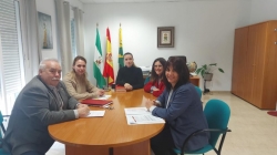 Encuentro para analizar la marcha de los programas sociales en Valderrubio