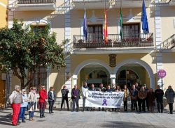 Almuñécar ha guardado cinco minutos de silencio contra la violencia de género y en homenaje y recuerdo de la víctimas
