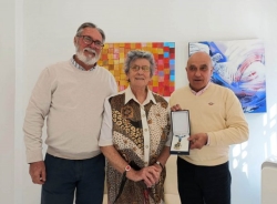 Cecila McWeeny Chacón, hija adoptiva de Almuñécar, recibe la Medalla de la Ciudad
