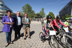 La Ciclo Ruta reúne en Diputación a 2.500 escolares de 40 colegios en defensa de la Vega